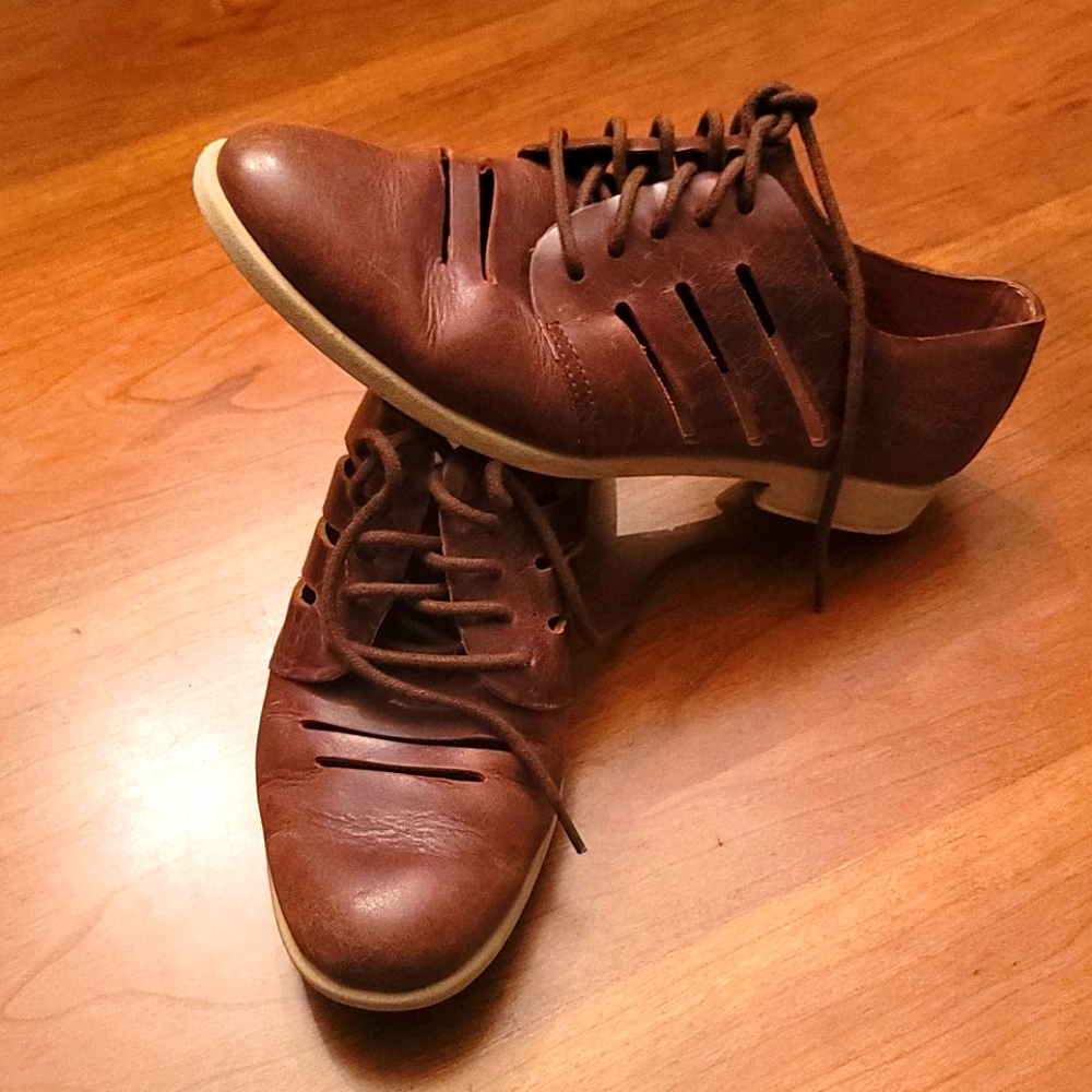 BORN shoes